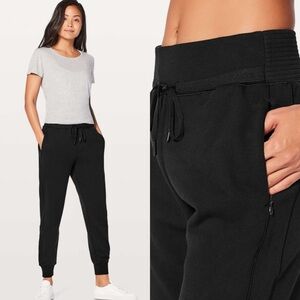 Lululemon Cool & Collected Jogger *28"
Black size 10